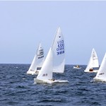 Tripulacion del ECU 31010 de Gaston Vedani y Juan Jose Ferretti comandando la flota durante la disputa de una de las regatas de los Juegos de Playa Manta 2011