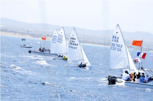 Partida de la regata n3 con 25 nudos de viento real en Manta 2011